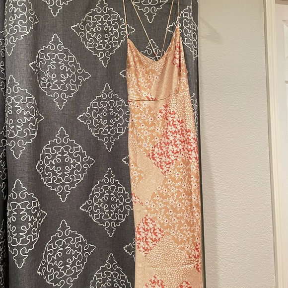 “The Fortunate One” Dress Size: M - Picture 3 of 4